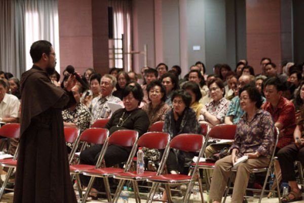 Seminar Manusia Ekaristis di MBK